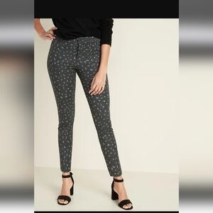 Old Navy Pixie Pants Size 8 Tall Gray Leopard Print